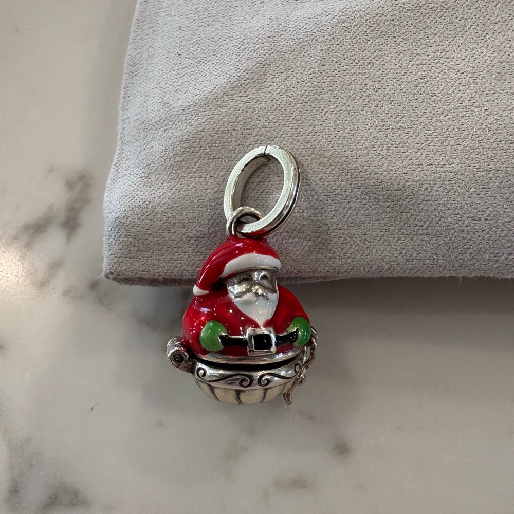 Brighton Santa Charm Opens with Present